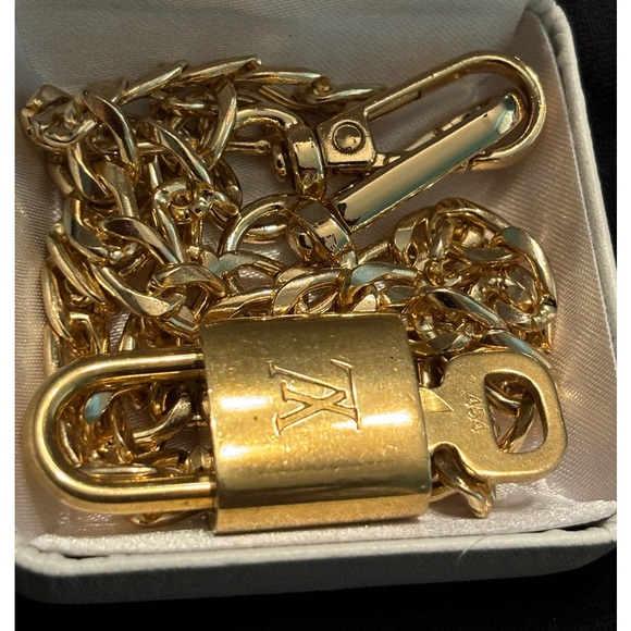 Lois Vuitton padlock with key 🔐 and necklace{#454} - Picture 16 of 16